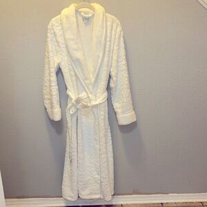 Kim Rogers White Plush Robe Embossed Pattern Pockets Women’s Size Large